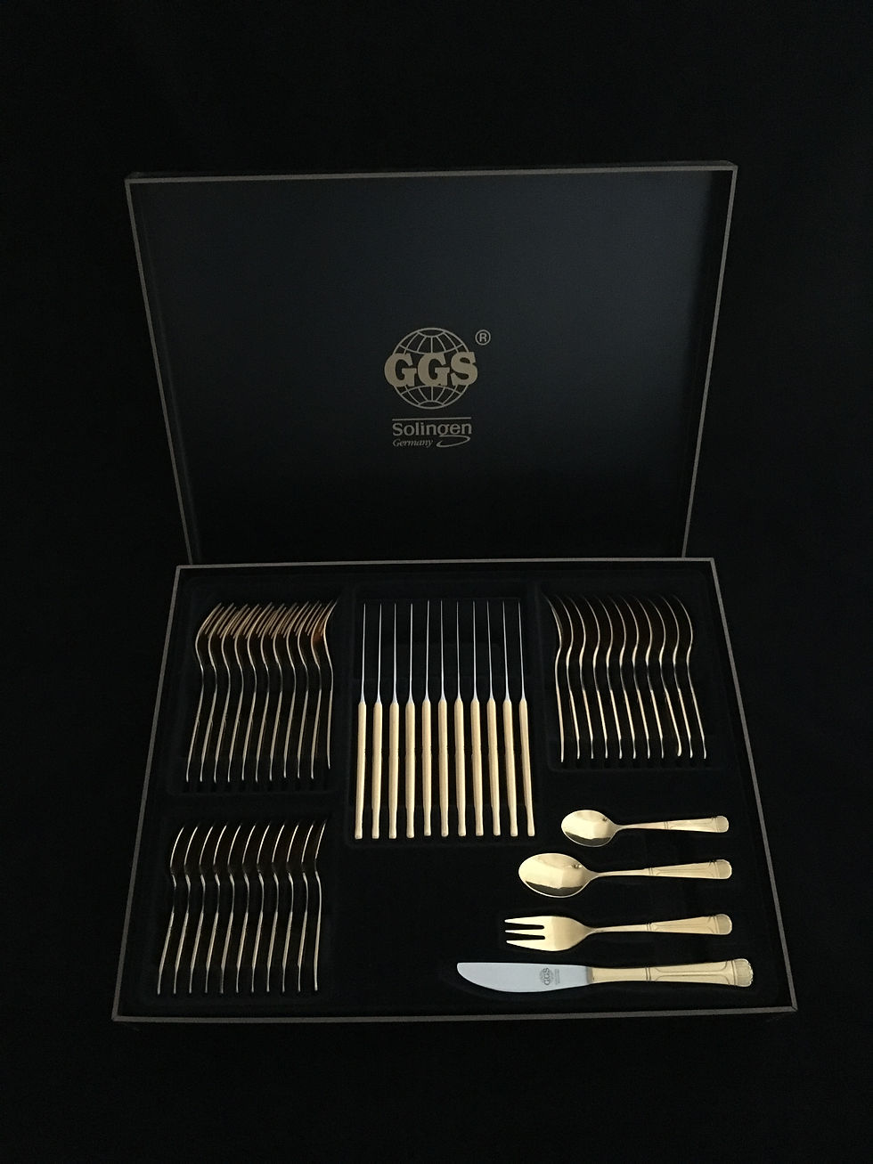 Küçük resim: MARION FUL ALTIN SET TAKIM 96 PARÇA ÇATAL KAŞIK BIÇAK SETİ GGS SOLİNGEN TÜRKİYE TATLI