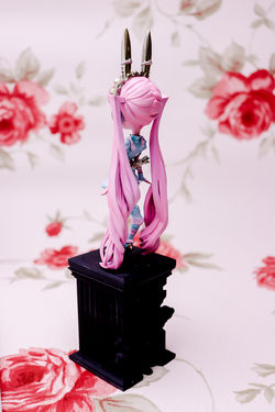 Alice in Luxury / Alice