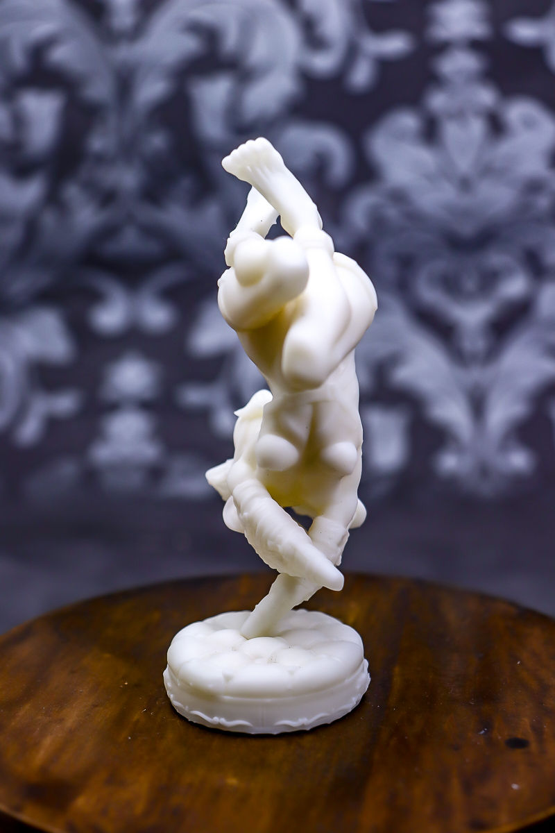 サムネイル： A little quiet, dog girl / STATUE　(未塗装未組み立てガレージキット)