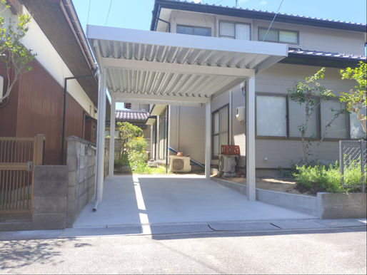 【施工事例】積雪対応で冬も安心!折板カーポート+土間コンクリート工事|米子市