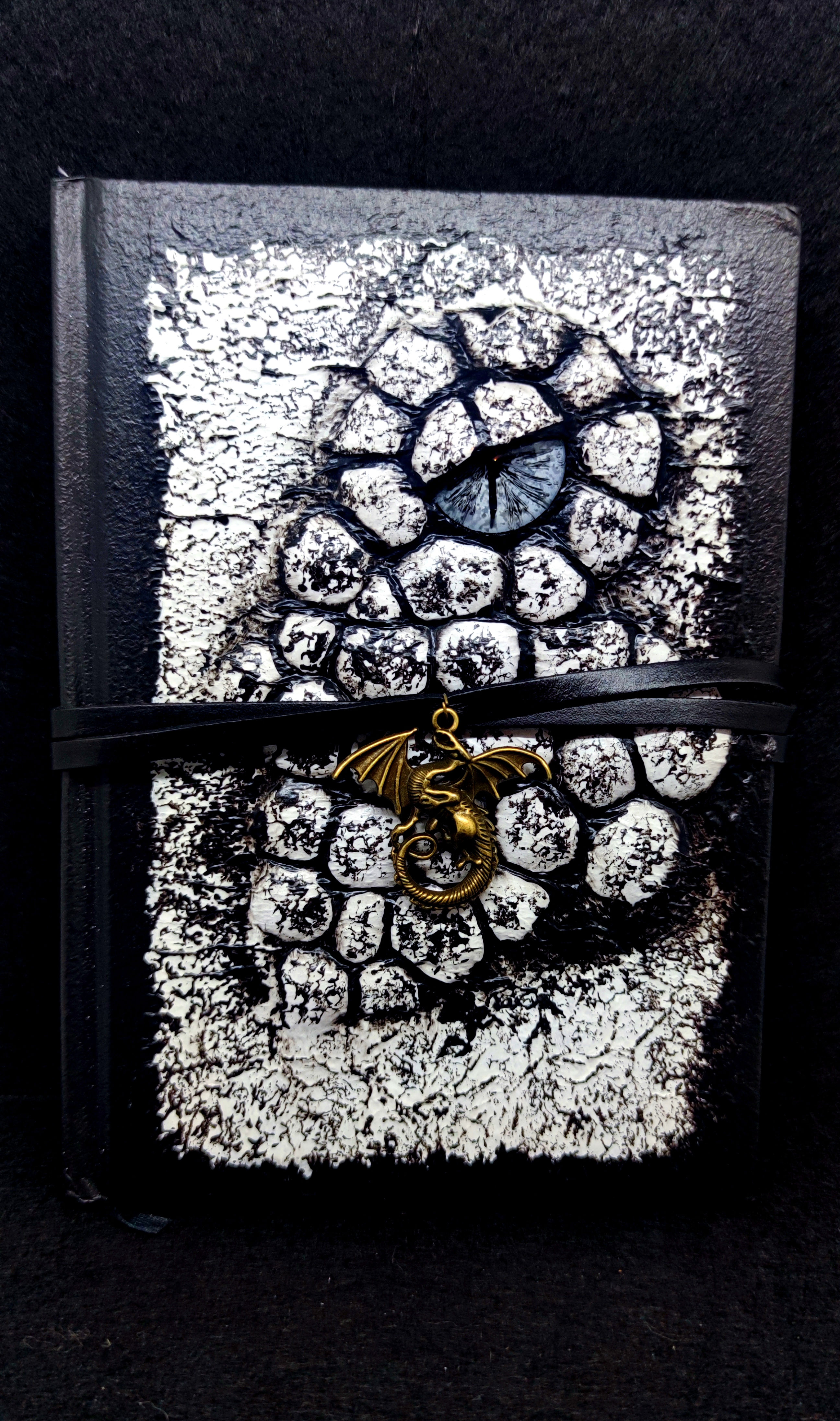 Carnet à dessin avec lien en cuir et dragon