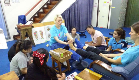 Thai Reflexology massage, GCT 300. TMC School Thailand