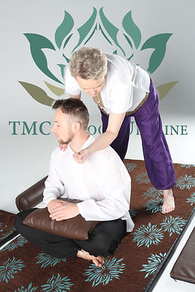 Тайський масаж на столі