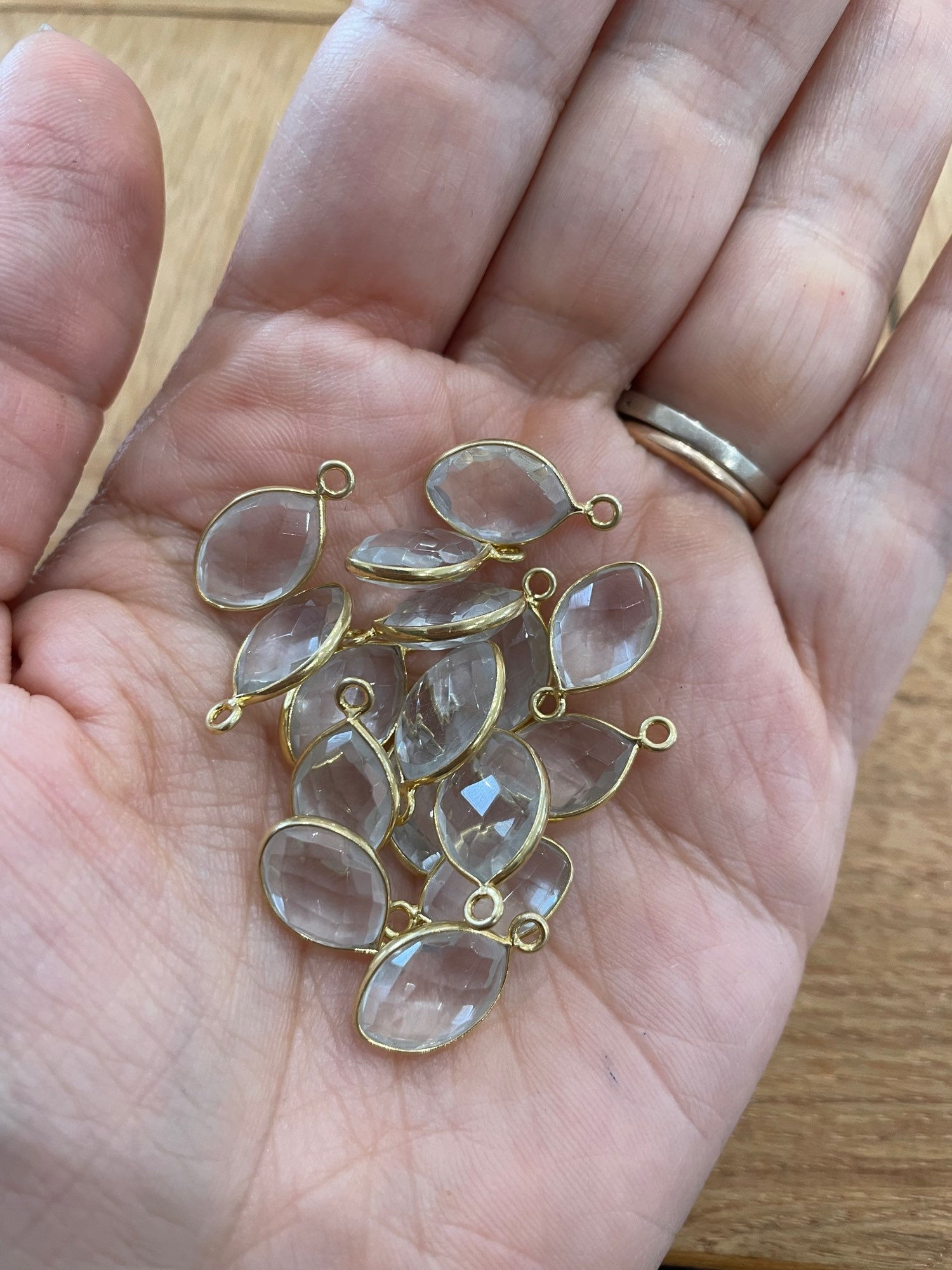 Goutte dorée en Cristal de roche