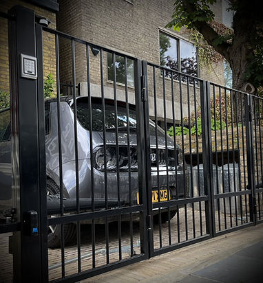 Modern driveway bi-folding gate