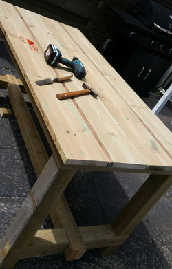 Tuintafel en bankjes 1