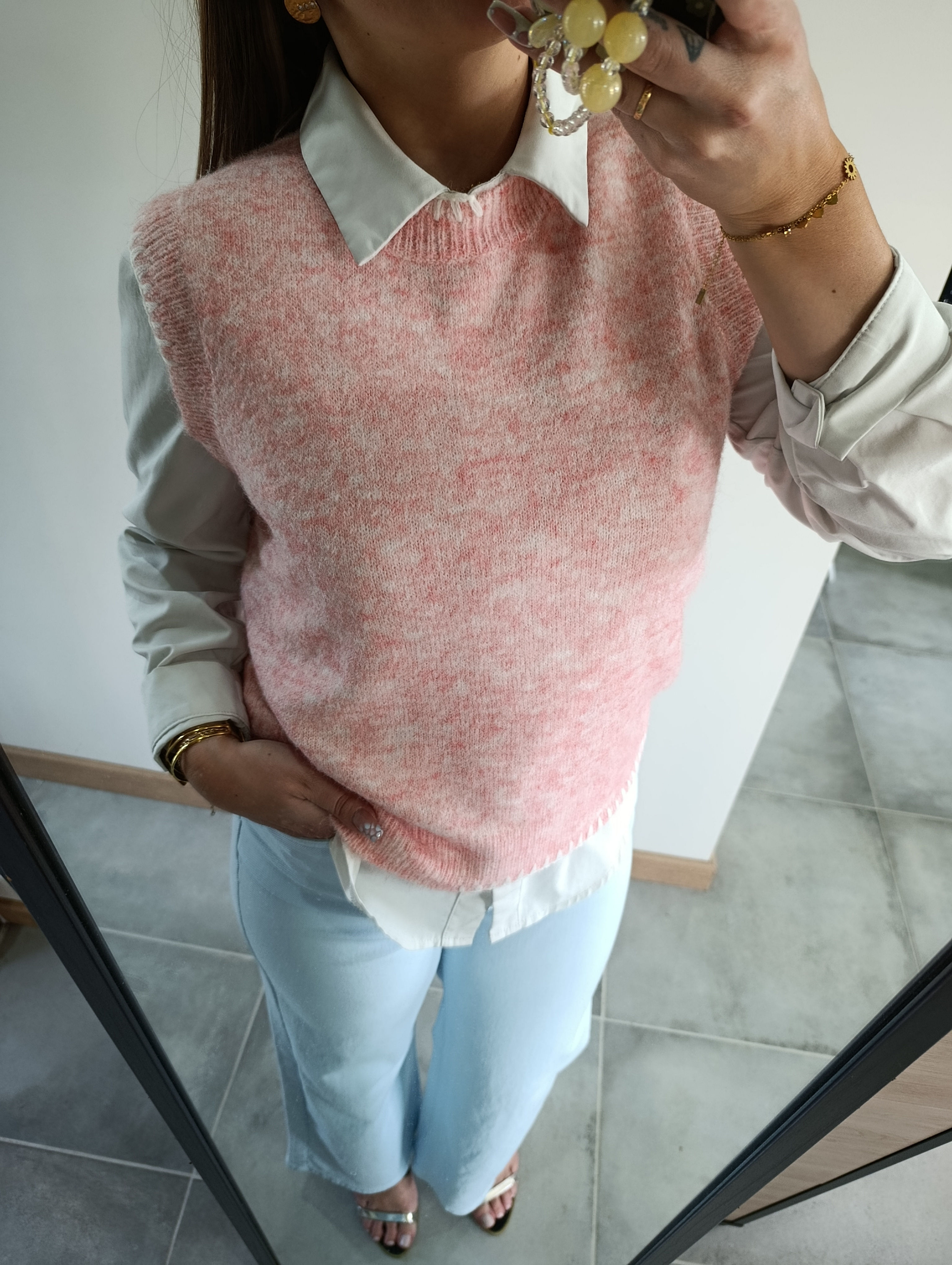 Pull sans manches vue de près