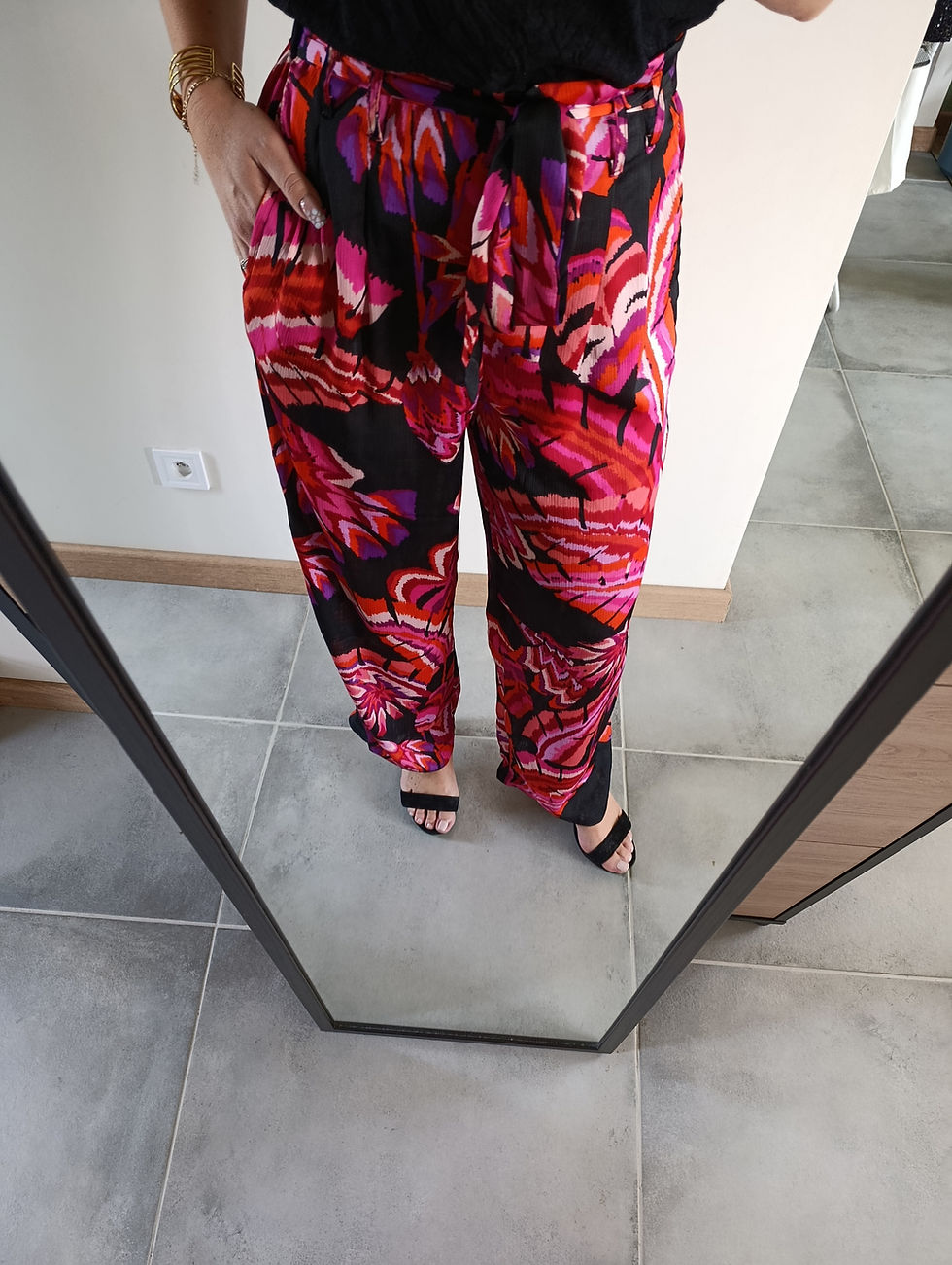 Pantalon fluide imprimé floral vue de près