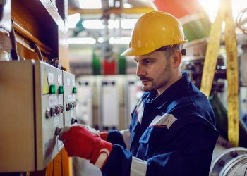 Quais são os principais cuidados em instalações elétricas industriais?