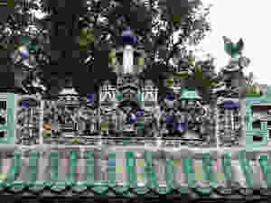 1024px-HK_HeungHoiMingShanMemorialArchway_Shiwan_Pottery