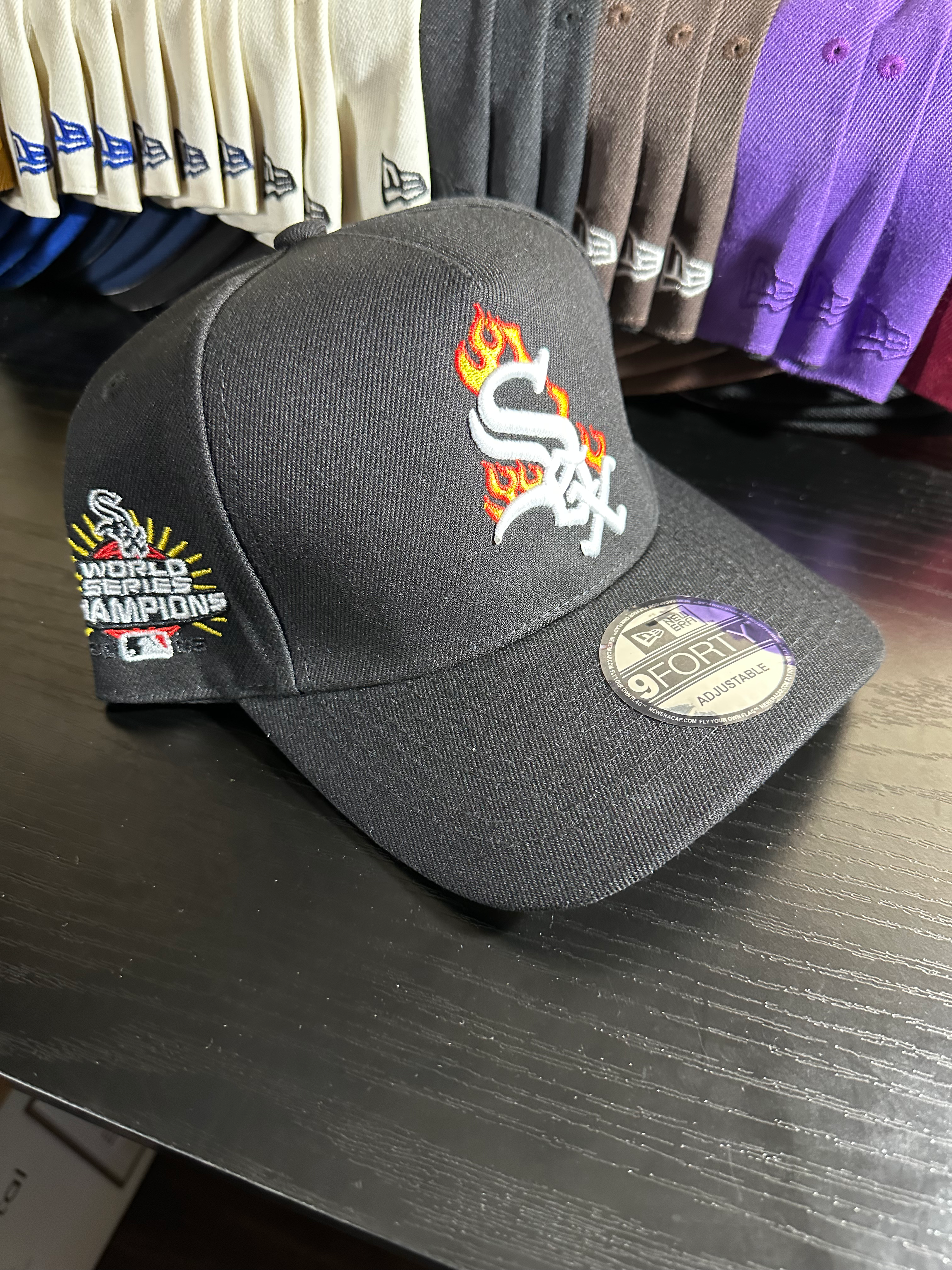 Chicago White Sox - Black (S)(W) w - White Letters w - Flames w - Black Brim