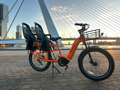 Revom Multi C2 - Electrische driewieler, tricycle electric bike, tricycle e-bike, longtail ebike, fiets met lange achterkant, electric longtail bike, tricycle for seniors, special ebike for childeren, electrische fiets voor kinderen met beperking.