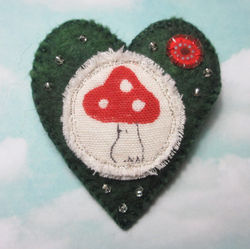 Green Felt Heart Mushroom Brooch