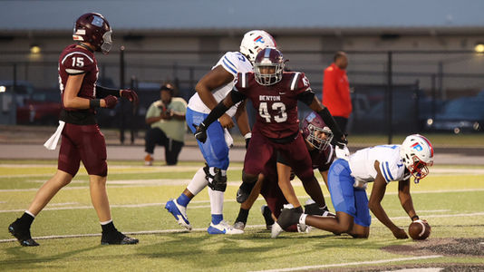 Antonio Shelton celebrates a sack of Parkview in Friday night’s 31-14 win
