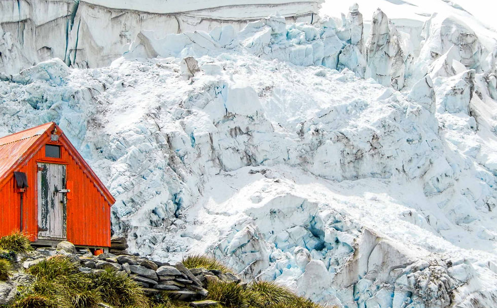 Sefton Bivouac na tle lodowca