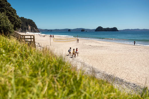 Plaża Hahei Beach na półwyspie Coromandel w Nowej Zelandii