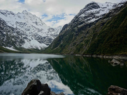 Wisząca dolina w Fiordland National Park [Lake Marian Track]