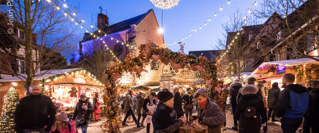 Eguisheim illuminé pendant la période de Noël