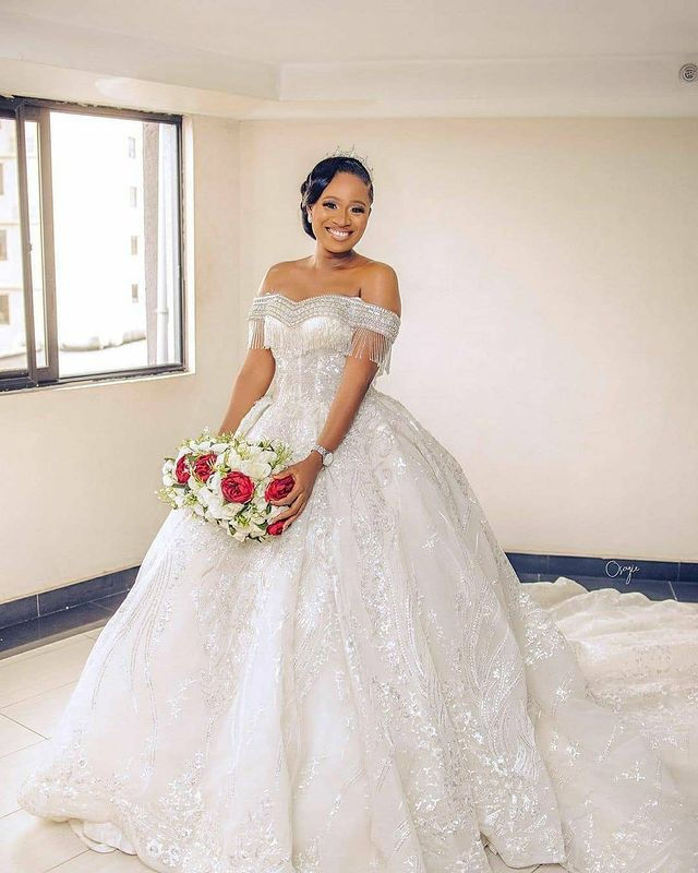 Miniature : Sparkling Sequin Lace Dubai Bridal Ball Gown - Classic Boat Neck/Off-Shoulder