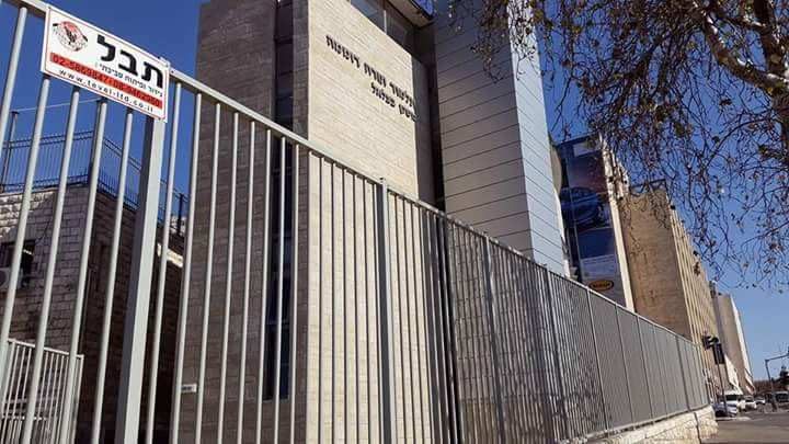 גידור מבנה ציבורי 01