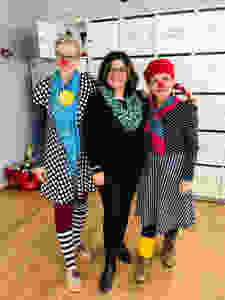 Educational clowns Oshi (left) and Leepa with school principal Miri Nitzani. Dec. 2018.