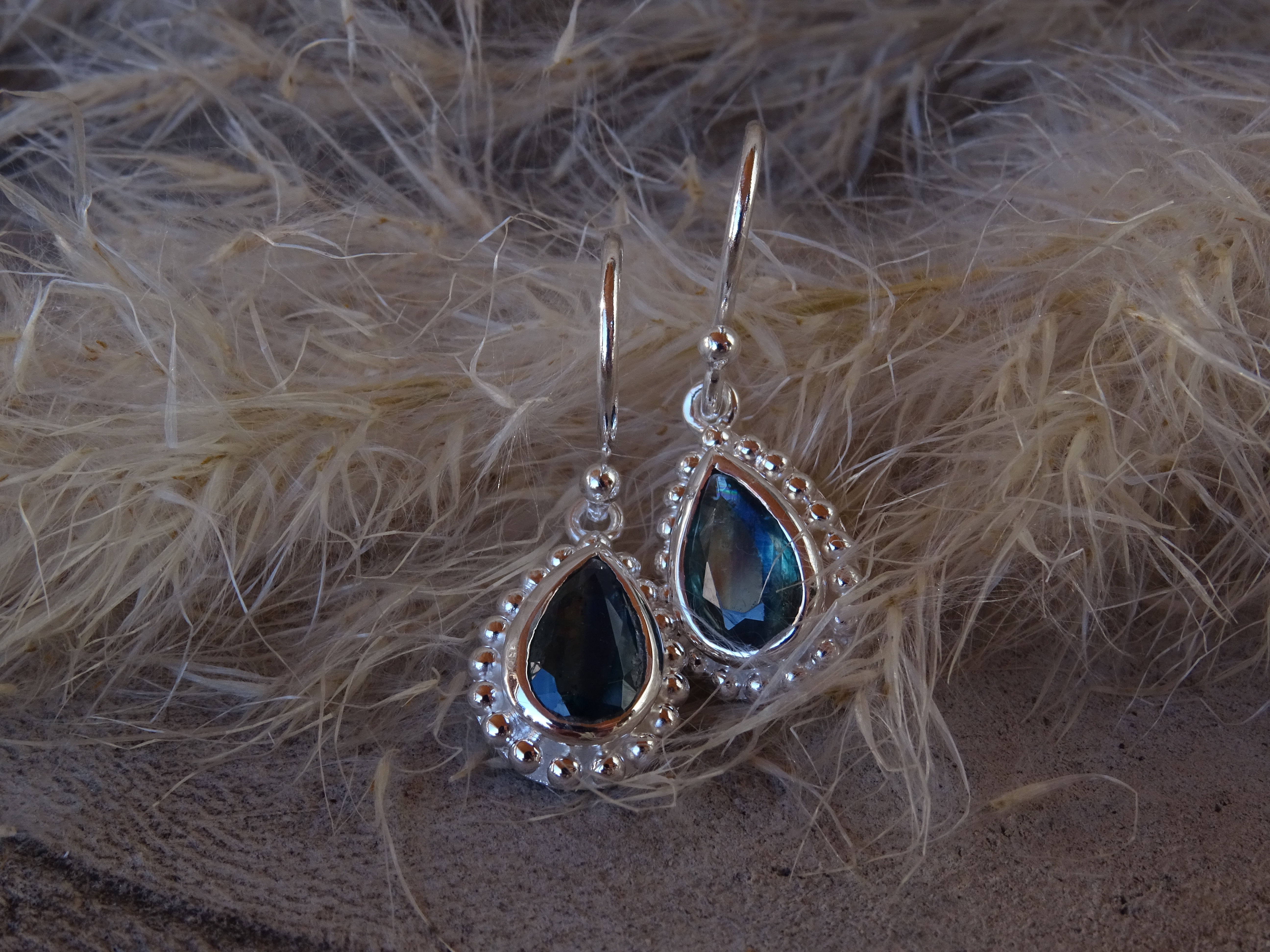 Ohrhänger grüner Kyanit