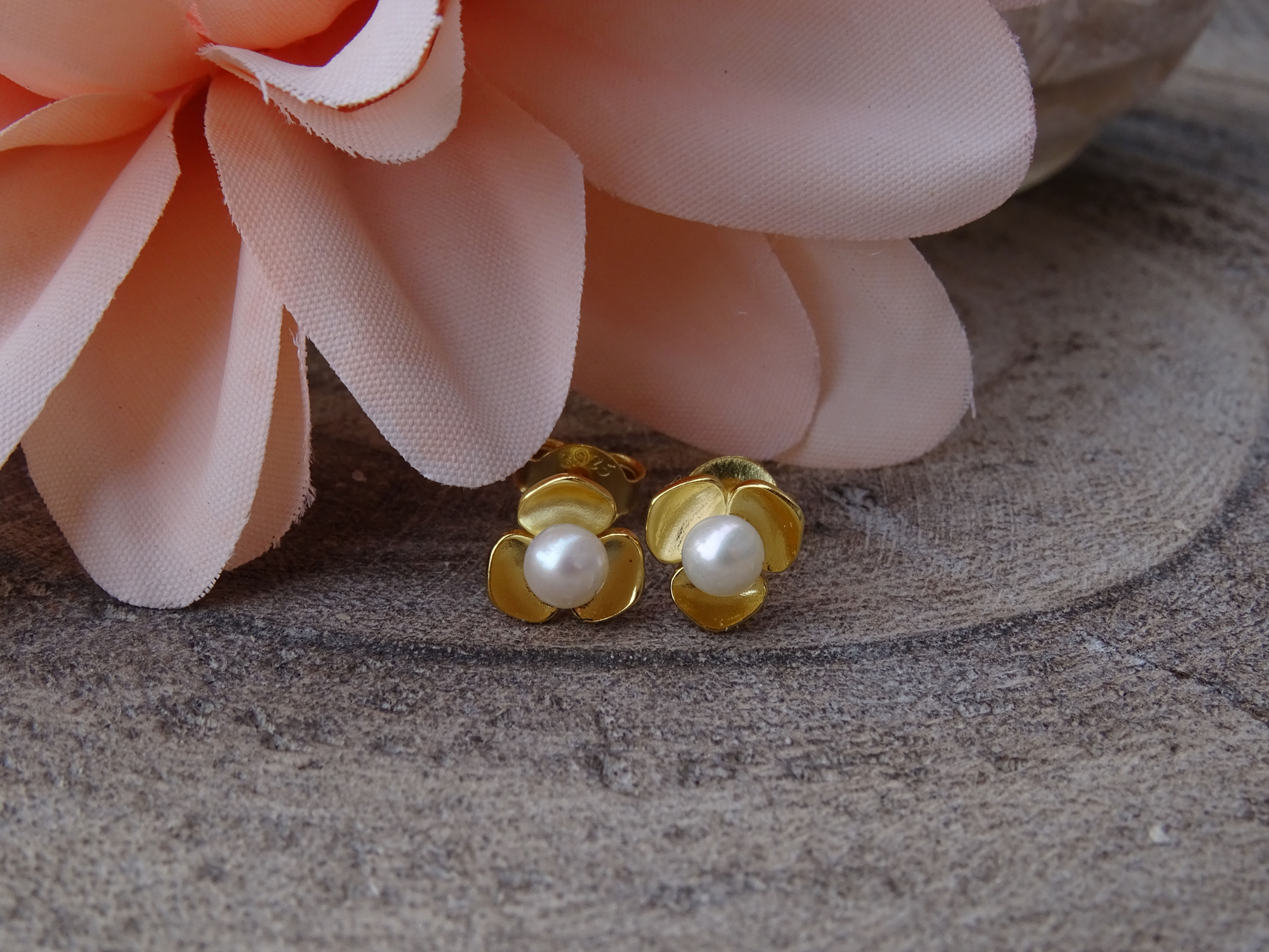 Ohrstecker Perle gold