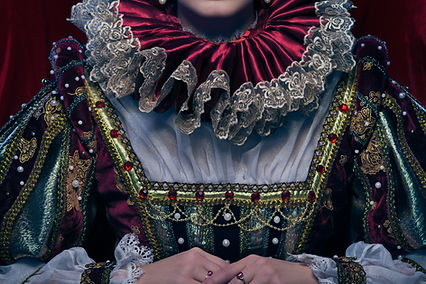 NOS COSTUMES FEMININ