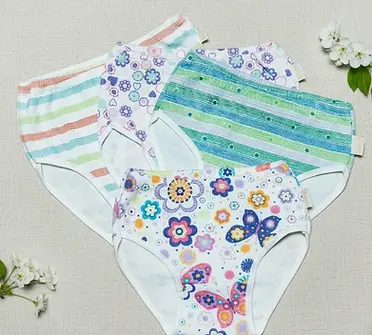 Bombacha de niñas marca Jaline con distintas estampas