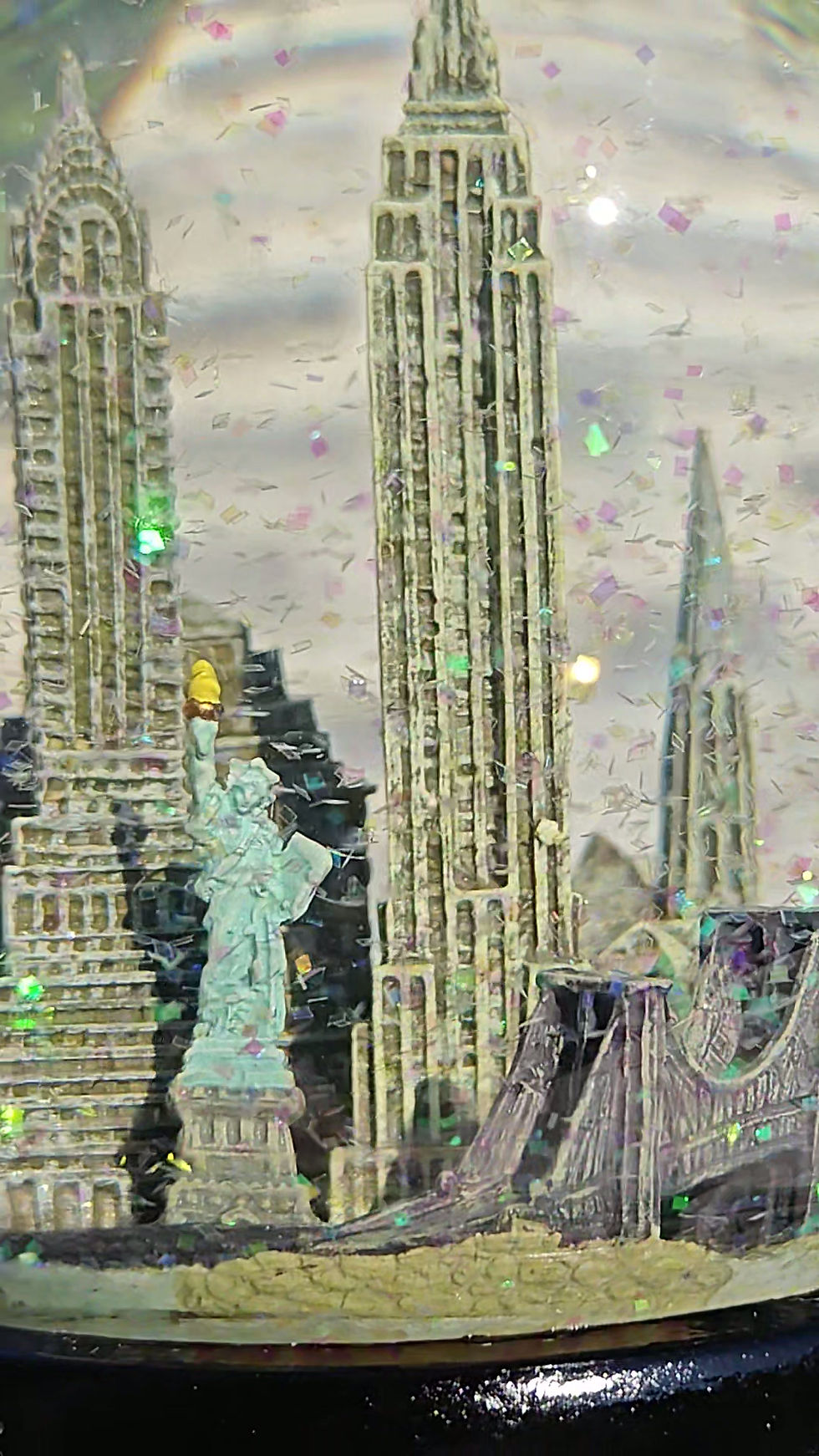 Limited edition Vintage Saks Fifth Avenue Glitter Snow Globe Musical Box Souvenir Figurine MEOYEUUS