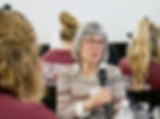 Kvinde med mikrofon 2.jpg