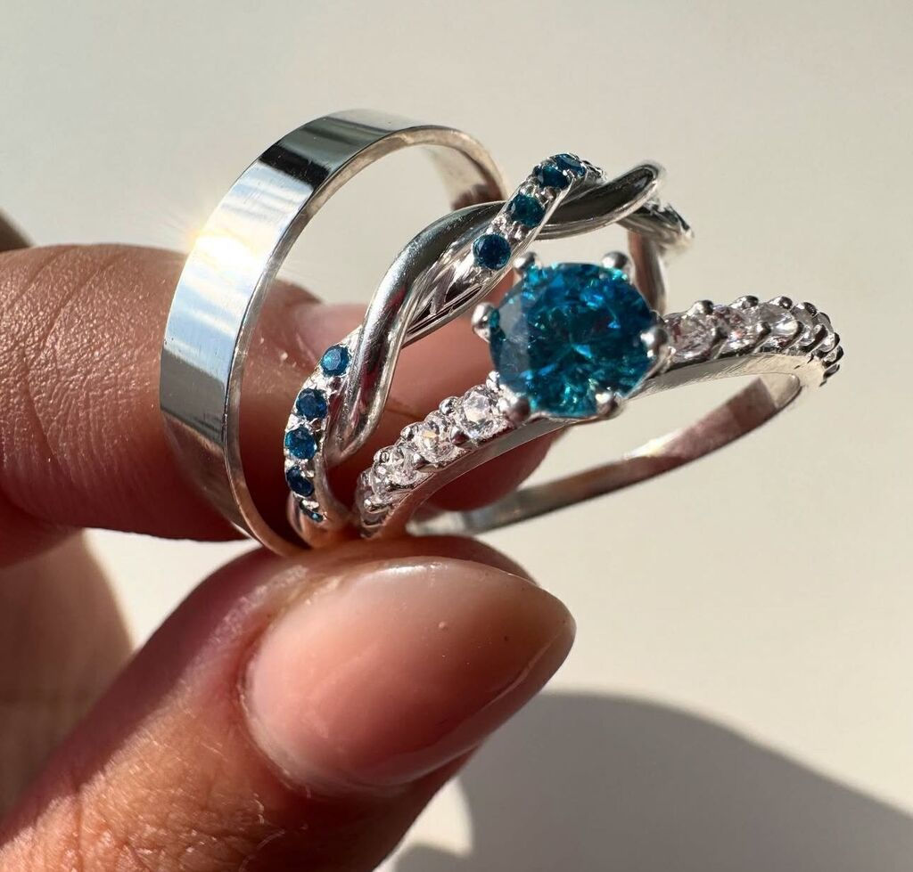 Par de Alianças Magda - 04mm e 02mm de largura com zircônia