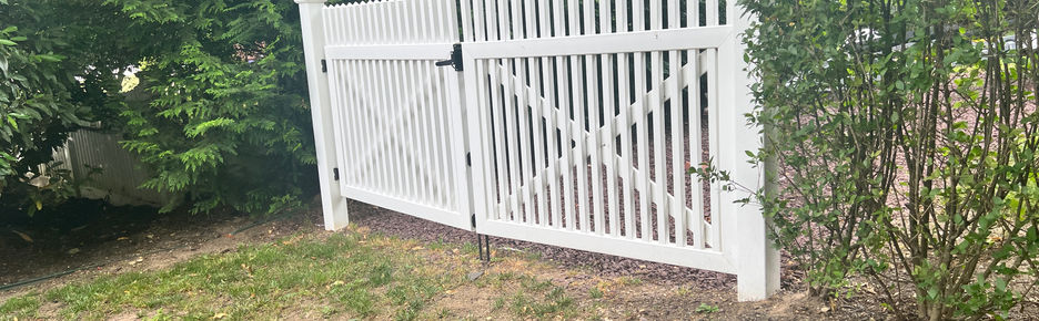 PVC Fencing- Glen Cove Fencing Bros.JPG