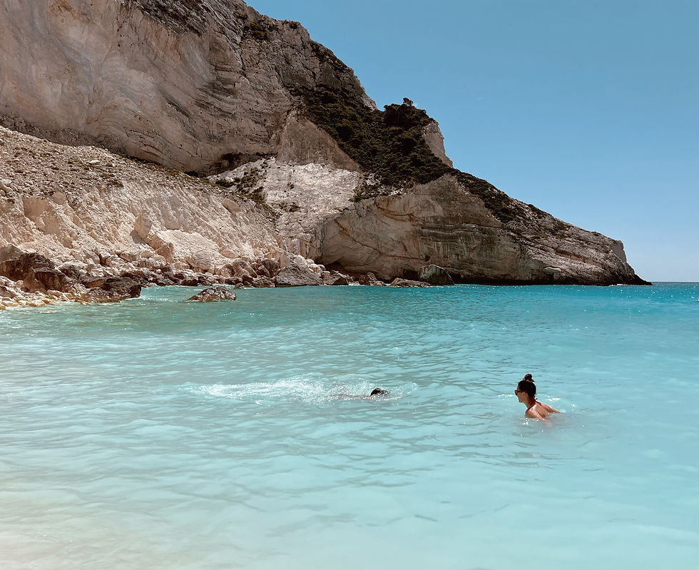 Dex gaat toch nog even kijken of hij veel ziet onder water..