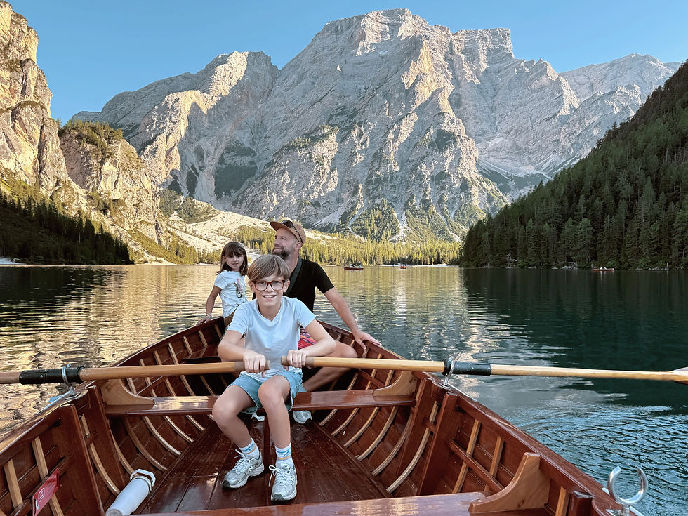 Dex wil ook roeien, hij doet het heel goed!