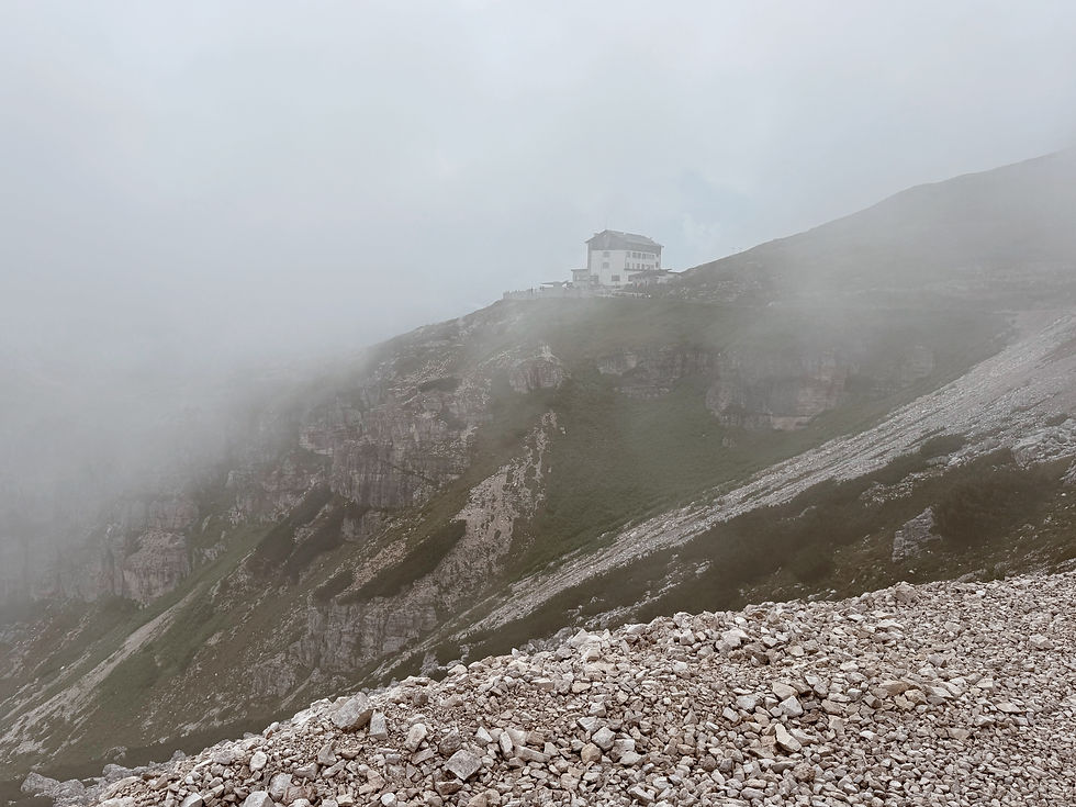 We zien de berghut nog maar net..