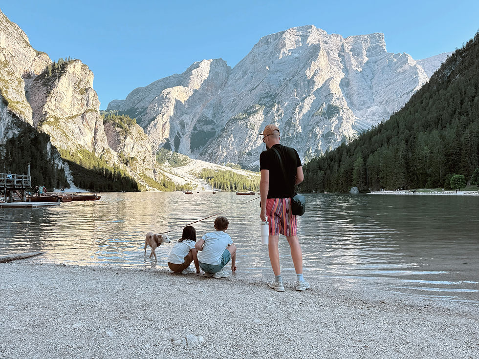 We zien het smaragdgroene water nog niet maar helder en koud is het wel..