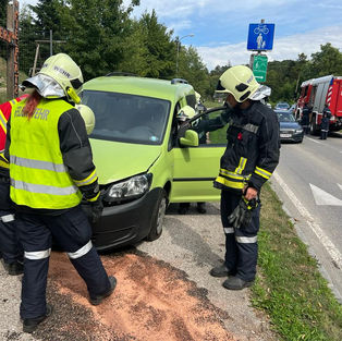Fahrzeugbergung auf der Wienerstraße (T1)