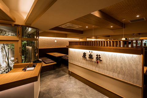 <和モダンで綺麗な店内>