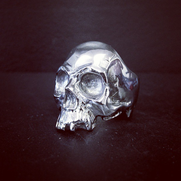 Thumbnail: Decaying Skull Ring - Silver