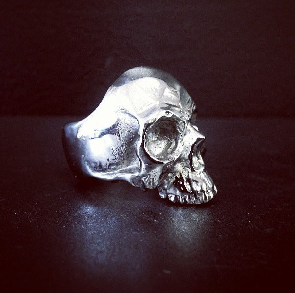 Thumbnail: Decaying Skull Ring - Silver