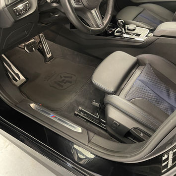 Foto van het propere interieur van een wagen