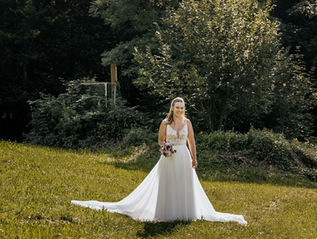 Nachhaltiges Secondhand Hochzeitskleid von Braut getragen zweite Geschichte, erste Wahl