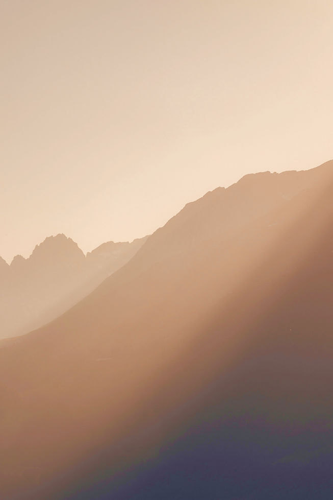 claudio-schwarz-Zlxs7gEM-Ic-unsplash_edited.jpg