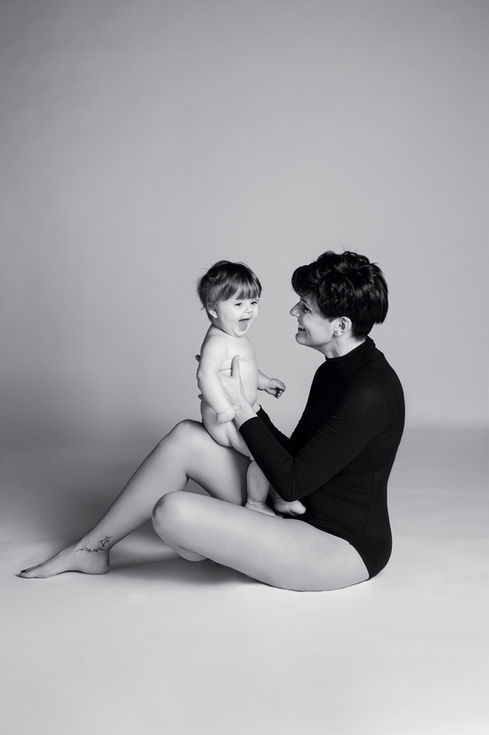 Motherhood photography -foto mamma e figlio- family photography- glamour maternity-maternità glamour motherhood- mommy and me- family portrait-fine Art family photography- servizio fotografico maternità-servizi fotografici bambini -maternity photoshoot ritratti  artistici di famiglia -ritratti bambini e famiglia-fotografia bambini family photoshoot family photo session family sessions