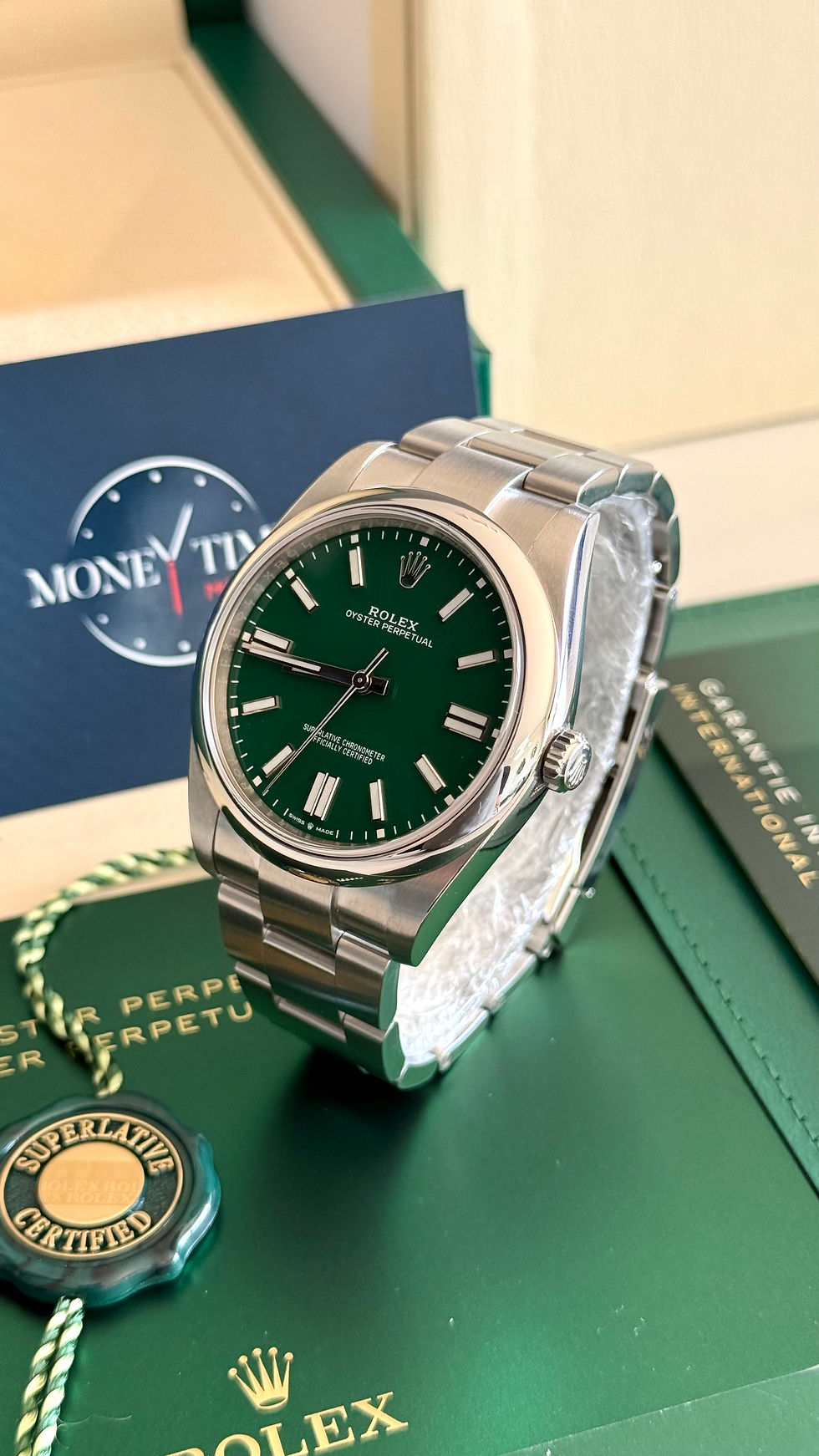 Miniatura: Rolex Oyster Perpetual 41 Vert Vif 124300 - 2023 Like New