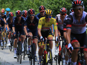 Carapaz es quinto en la clasificación general; Bauke Mollema ganó la etapa 14 del Tour de Francia