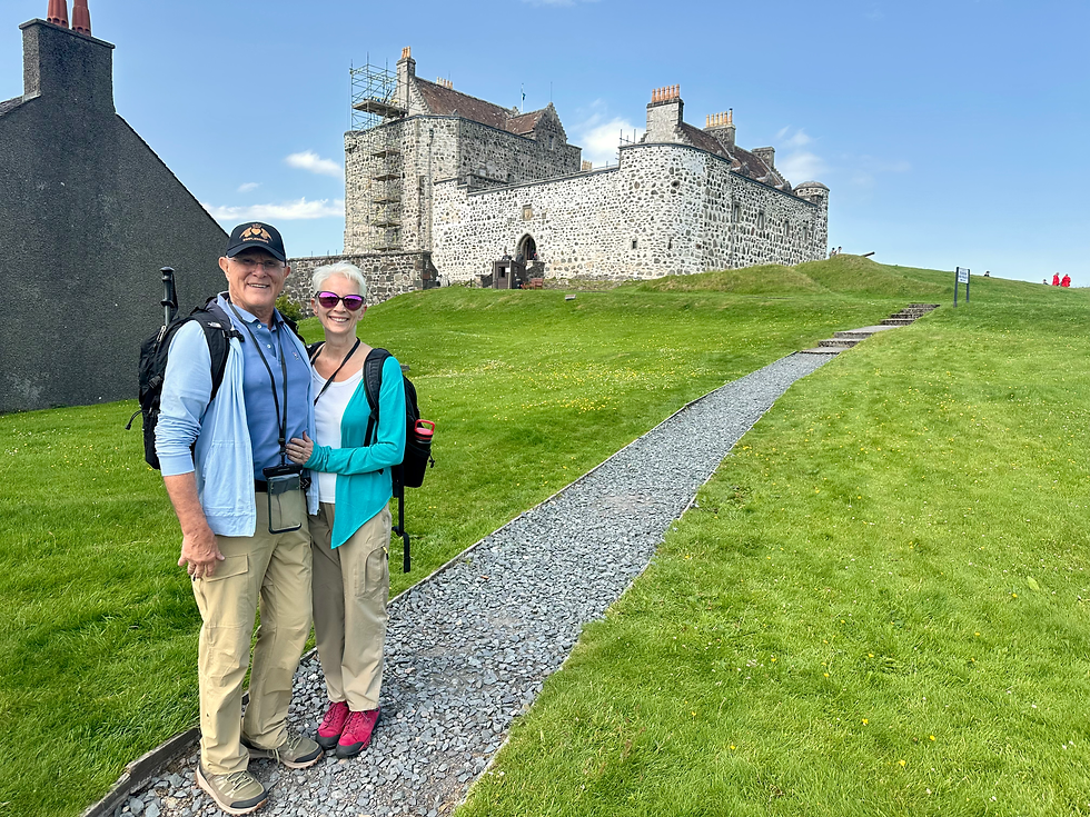 The castle entry with tourists