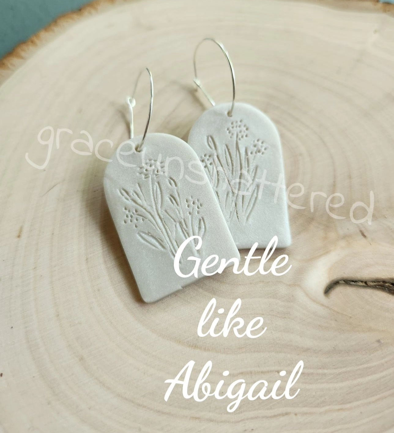 Gentle like Abigail earrings