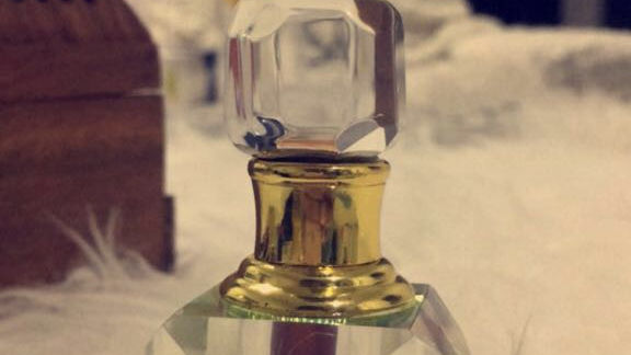 دهن عود تايلندي فاخر - علبه كرستال